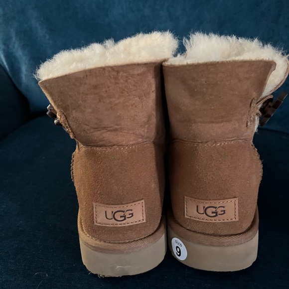 UGG Mini Bailey Button ll boots, previously worn, good condition - Picture 2 of 4